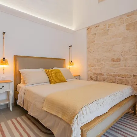 Dimora Giulia - Designer Townhouse With Balcony Holiday home